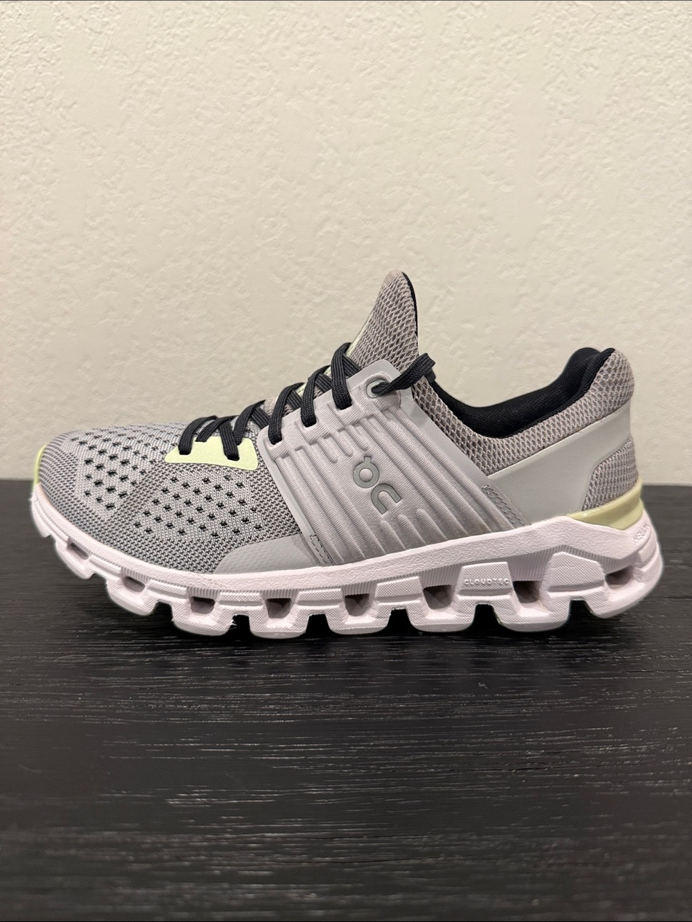 On Cloud Running Women’s Size 6 W6 - Athletic Shoes - Light Gray Yellow White